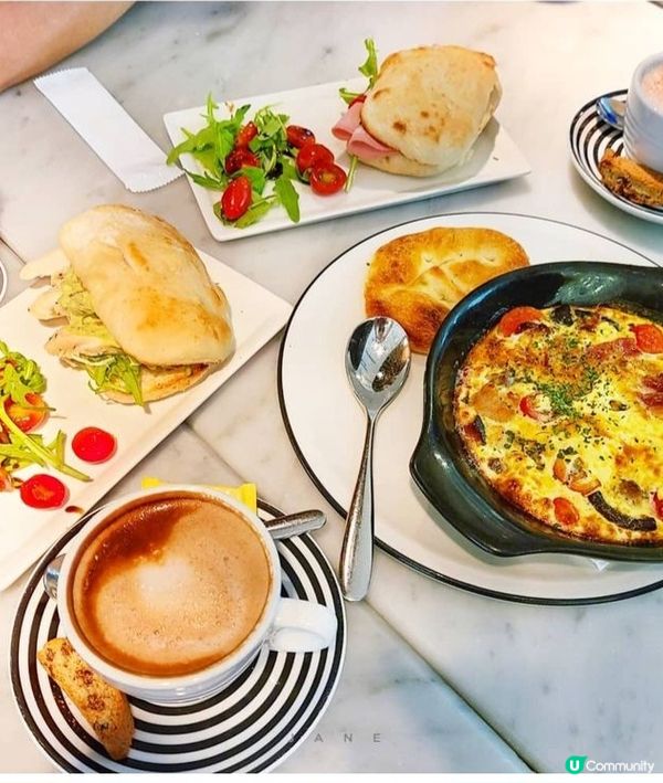 圖1的Burger係軟殼蟹漢堡，影相靚之餘仲好好味。