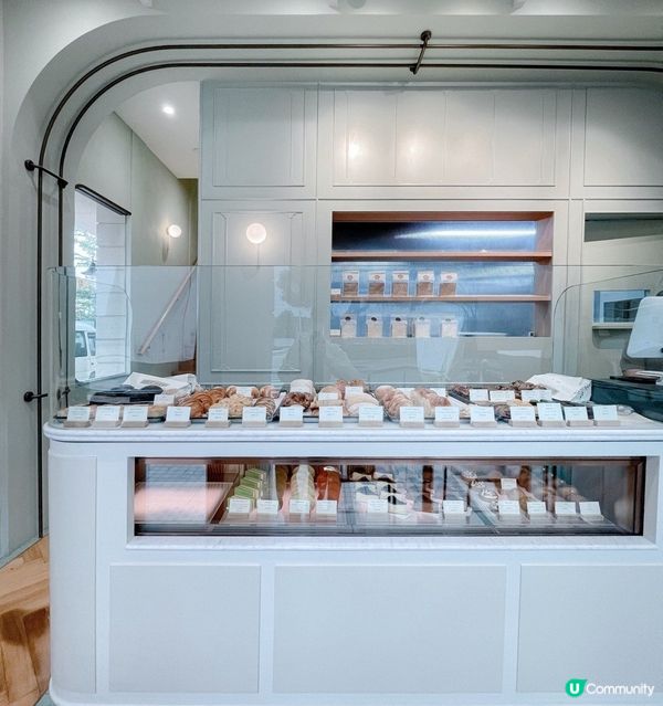 在澳門文化中心旁有一間時尚咖啡店，樓高兩層主打bakery，...