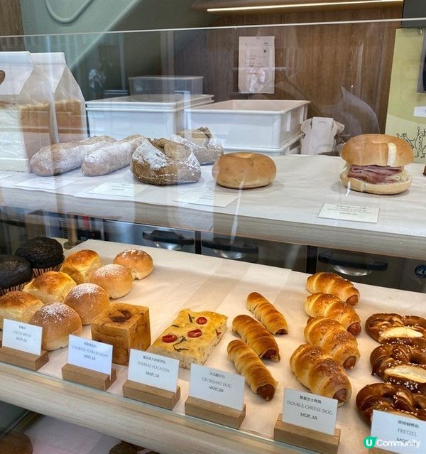 在澳門文化中心旁有一間時尚咖啡店，樓高兩層主打bakery，...