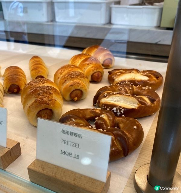 在澳門文化中心旁有一間時尚咖啡店，樓高兩層主打bakery，...