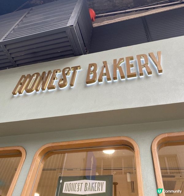 在澳門文化中心旁有一間時尚咖啡店，樓高兩層主打bakery，...