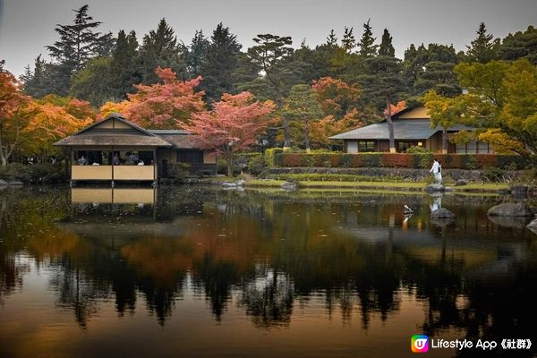 秋天公園内的日本花園