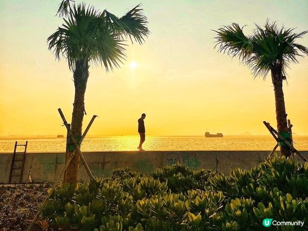 屯門浩和街，這裏已經成為打卡熱點，喺呢度睇日落環境一流，望住...