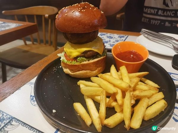 在土瓜灣家附近的一間咖啡店《HeySoNuts》，