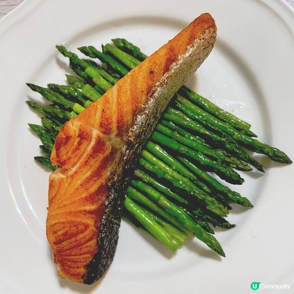 香煎三文魚配露筍