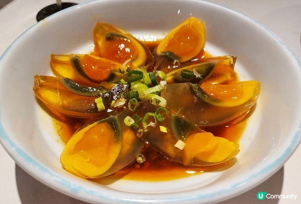 十月仲超過三十度，去食川菜要先叫個「椒麻皮蛋」涼菜，黃金皮蛋...