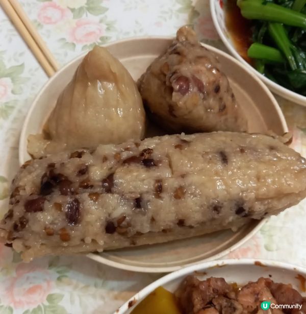 昨晚一家在食糭子，菜，南瓜排骨，多寶魚😋