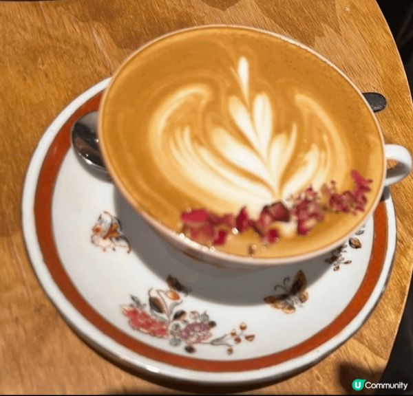 一間充滿懷舊特色的餐廳，Rose Latte味道清香，店主仲...
