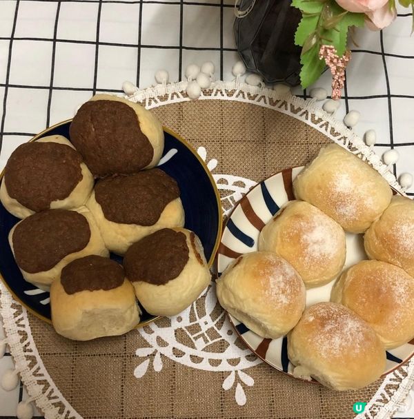 啱啱焗好新鮮出爐嘅牛奶麵包和肉桂脆皮包，配咖啡一流！