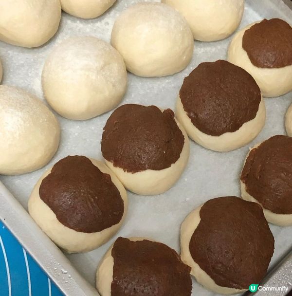 啱啱焗好新鮮出爐嘅牛奶麵包和肉桂脆皮包，配咖啡一流！