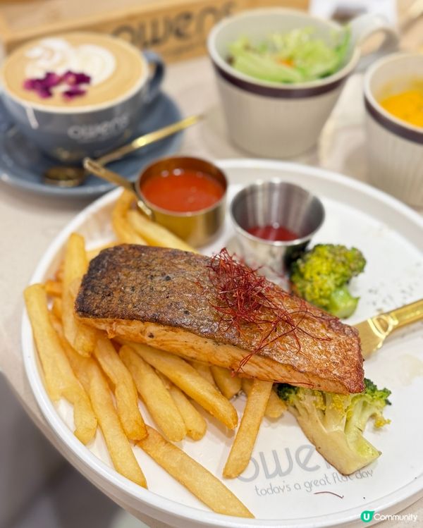 將軍澳Cafe😋三文魚配薯菜🐟🍟