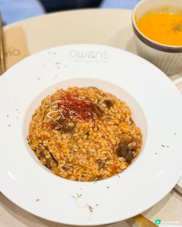 將軍澳Cafe😋三文魚配薯菜🐟🍟