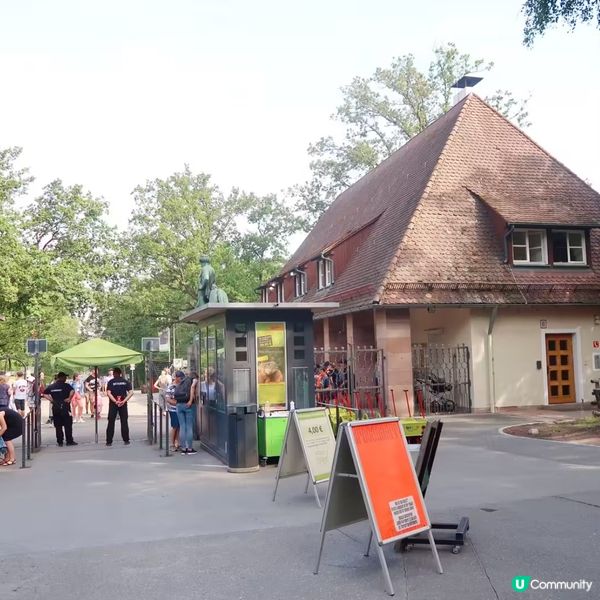 在德國紐倫堡舊城區的東部動物園,住了大約300種2600隻動...