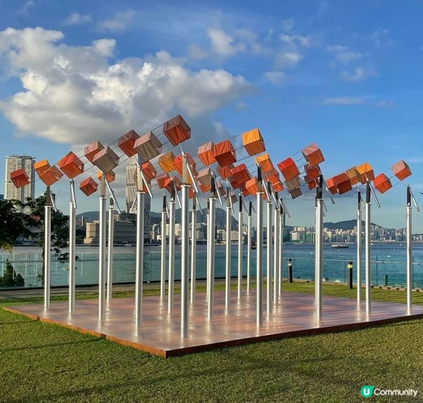 中西區海濱長廊一邊欣賞海景一邊欣賞展覽，呢度有一個大型戶外藝...