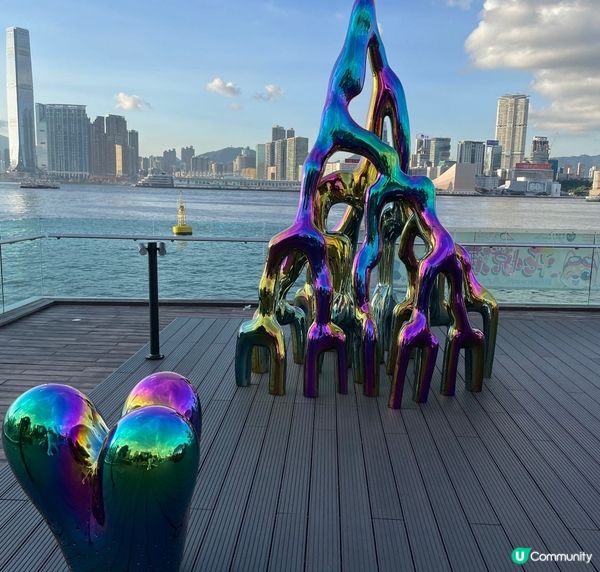 中西區海濱長廊一邊欣賞海景一邊欣賞展覽，呢度有一個大型戶外藝...