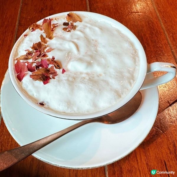 叫咗2杯熱泰式玫瑰奶茶，淡淡玫瑰花香配奶茶，味道清淡香滑，好...