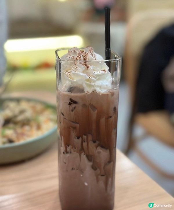 凍朱古力正常發揮，不過見到呢間餐廳都有啲心思，會知一啲鮮忌廉...