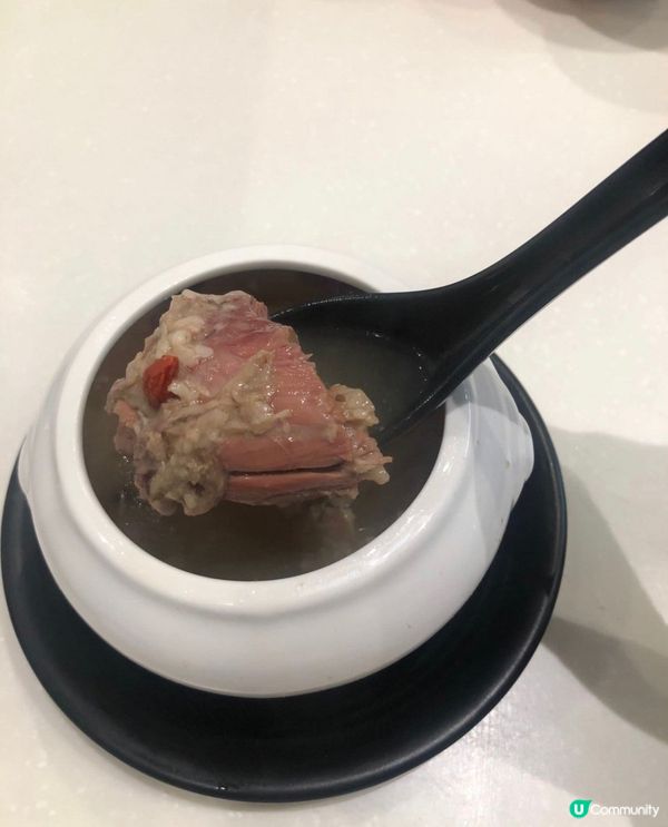 今晚到處尋找覓食好地方之際，剛口經過康樂路「日日香鵝肉飯店」...