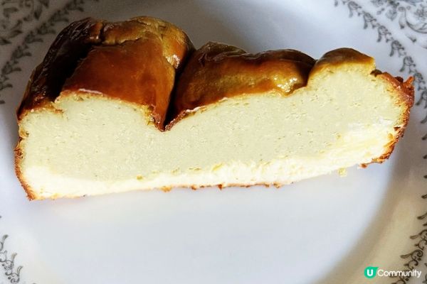 很醜，但好好味嘅「雙色巴斯克芝士蛋糕（原味+抹茶味）」（一次...