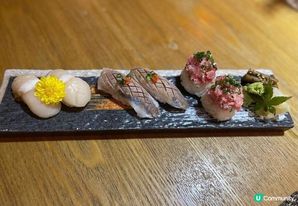 刺身有鯛魚、油甘、拖羅、海膽、赤蝦、螢光鱿魚，鯛魚肉質緊實彈...