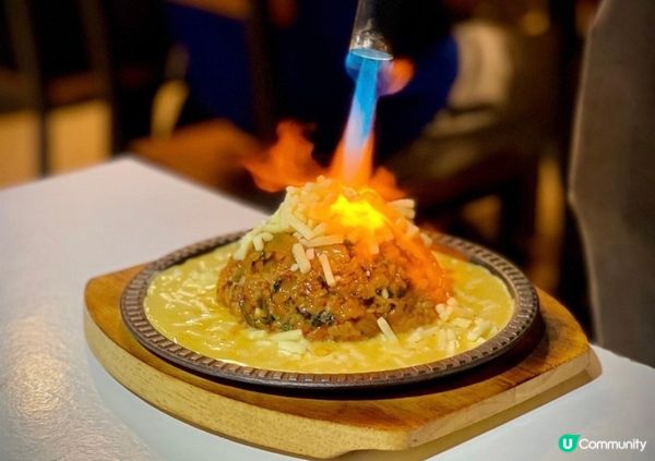 今次介紹呢一間都幾出名，好多人慕名而來打卡佢個蛋漿熔岩炒飯。