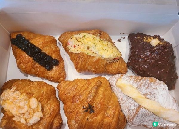 經過荃灣海之戀商場的八月堂，望住一個個不同款色的可頌，就被吸...