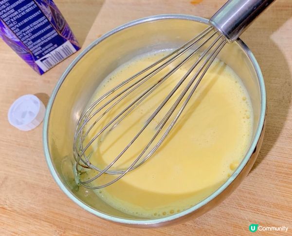 去冰室我都幾愛吃雙皮奶，今次就和大家整橙香雙皮奶🥰