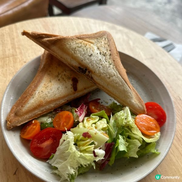 深水埗Cafe探店x混凝土工業風cafe 【DOZY】