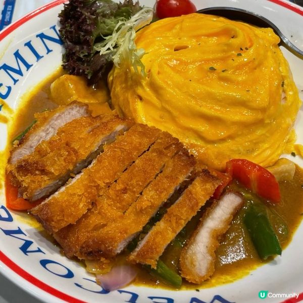 咖喱吉列豬扒旋風蛋飯，吉列豬扒外脆豬扒肉質鮮嫩，蛋好香滑