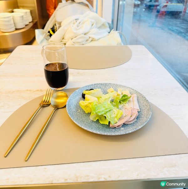 等待⌛️登機的時間，當然要到lounge看看🙂