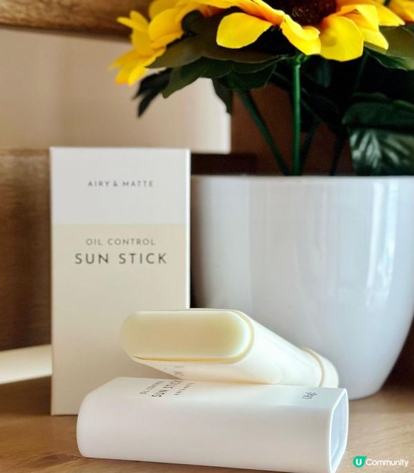韓國人氣美妝品牌OBgE推出的控油清爽防曬棒就非常適合在又熱...