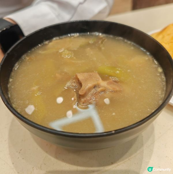 🎈香港茶餐廳特色,就係好多時候啲餐都會有例湯跟餐,至於好好...