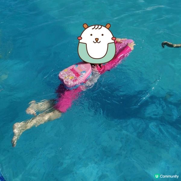 富麗敦海洋公園酒店泳池真係超打卡,而且仲有浮板可以租借小朋友...