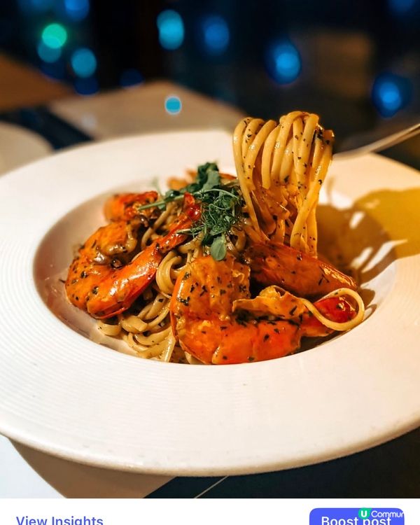 尖沙咀浪漫海景餐廳 🥂  
維港夜景配美食，約會必選！