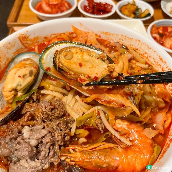 係尖沙咀揀左呢間韓國餐廳,佢係傳統韓國家庭裝修🇰🇷入面嘅牆仲...