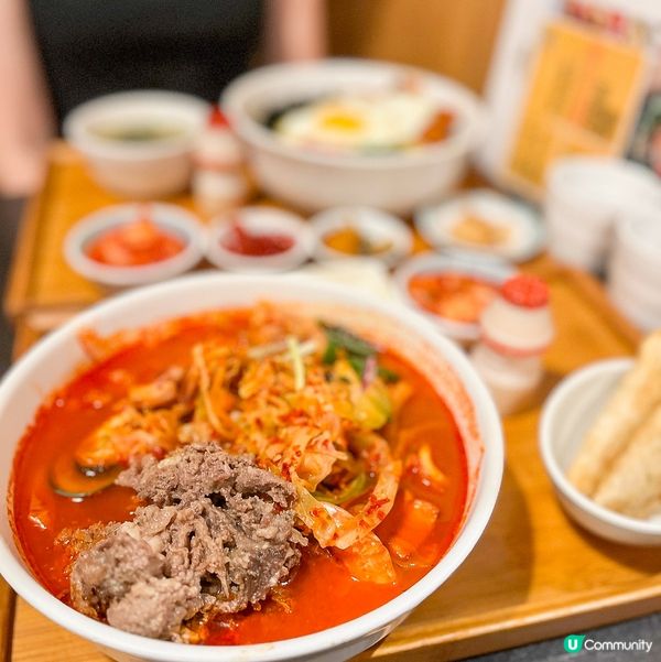 係尖沙咀揀左呢間韓國餐廳,佢係傳統韓國家庭裝修🇰🇷入面嘅牆仲...