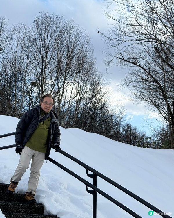 大雪紛飛連山上瀑布皆巳結冰，冰天雪地又是另一番感受