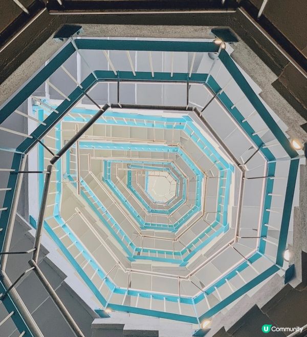 百鳥塔是位於元朗公園內的一座觀光塔，算是元朗公園裡比較標誌性...