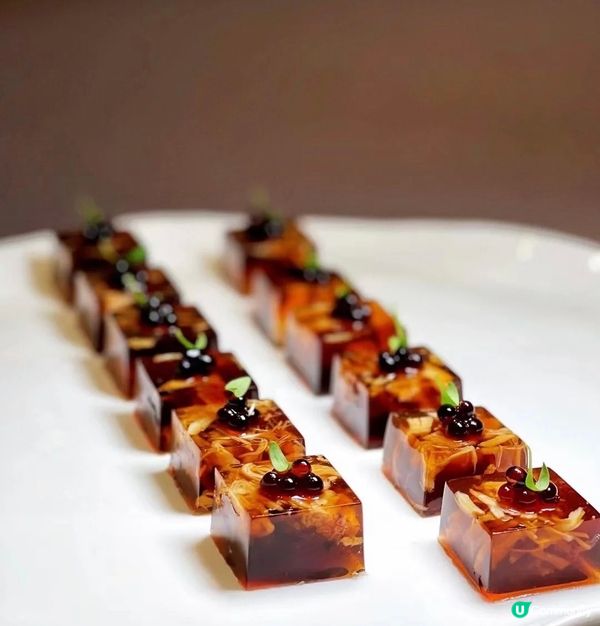 中式風味的黃魚凍，雙色黃魚凍基本保留了傳統魚凍的製作方式。魚...