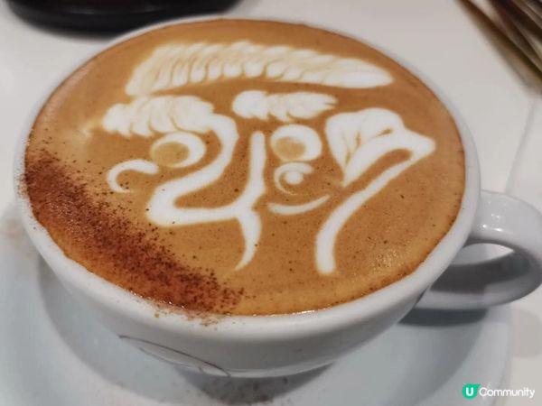 1.  油街藝術遊☕️！薄荷朱古力+拉花😍！估下係咩？