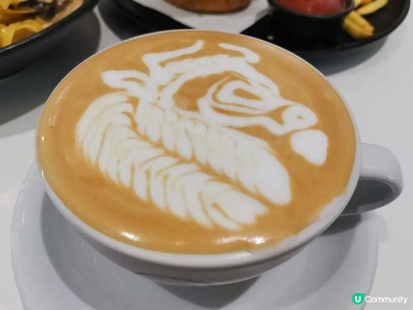 1.  油街藝術遊☕️！薄荷朱古力+拉花😍！估下係咩？