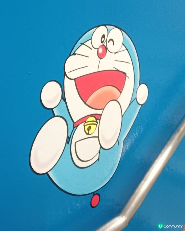 叮噹玩瀡滑梯好開心