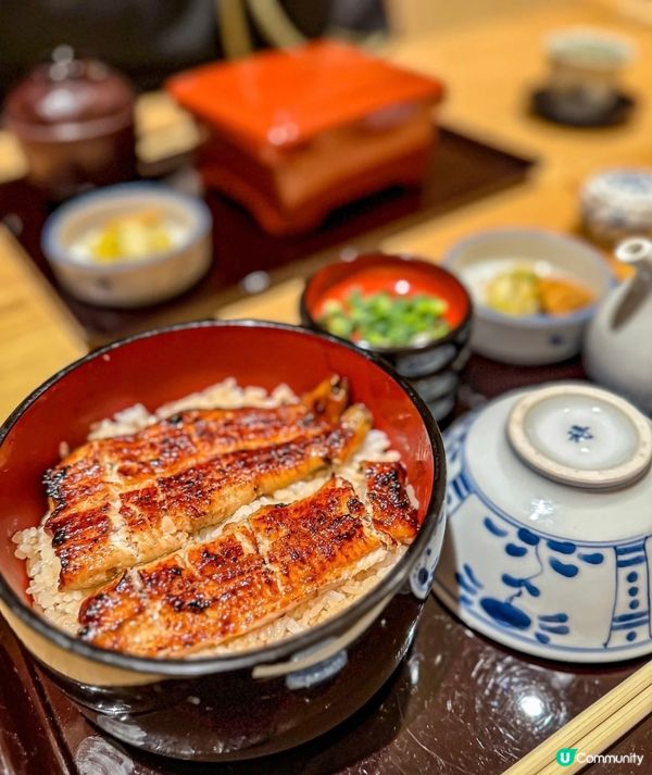 那天吃了心齋橋的排隊鰻魚飯，這家店創立於大正12年（西元19...