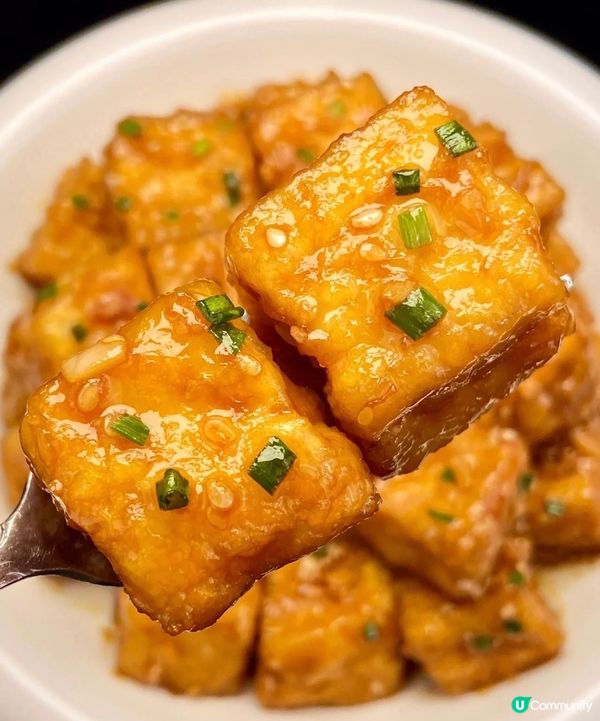 美味的燒汁脆皮豆腐一出鍋就驚艷到我了，香迷糊了！外焦里嫩，咸...