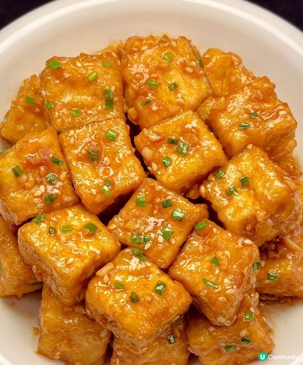 美味的燒汁脆皮豆腐一出鍋就驚艷到我了，香迷糊了！外焦里嫩，咸...
