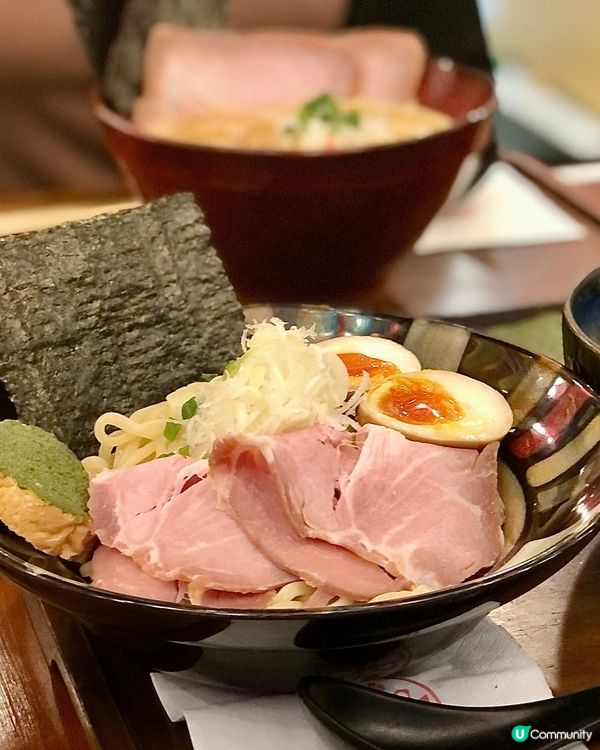 😯日式拉麵配羅勒醬法包