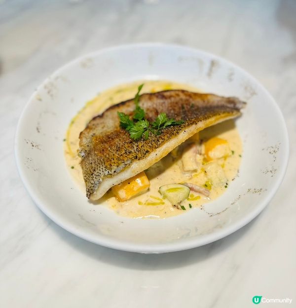 香煎鱸魚配忌廉汁