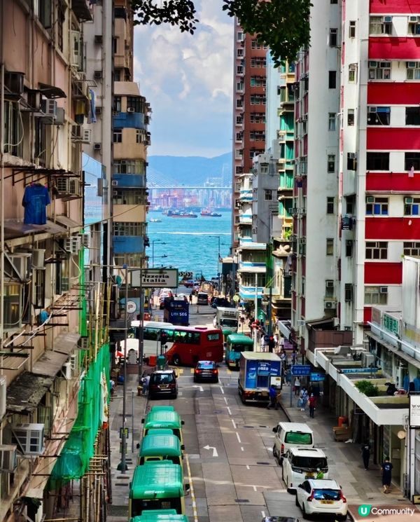 堅尼地城，充滿浪漫氣息的地方；寶馬山，不輸太平山頂的夜景