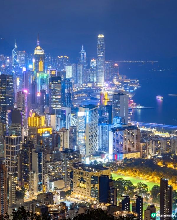 堅尼地城，充滿浪漫氣息的地方；寶馬山，不輸太平山頂的夜景