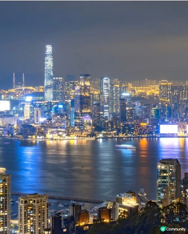 堅尼地城，充滿浪漫氣息的地方；寶馬山，不輸太平山頂的夜景